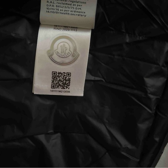 Moncler jacket size large 200$ - Picture 3 of 4